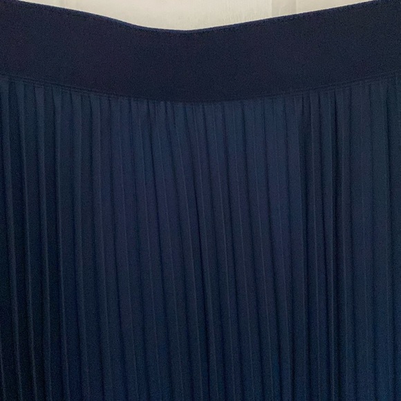 Leo & Ugo Paris Blue Ombré Pleated Skirt. Size Small - Picture 4 of 11